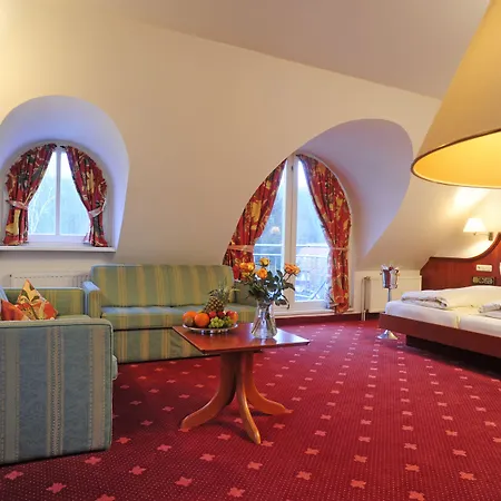 Gropius Szálloda 4*