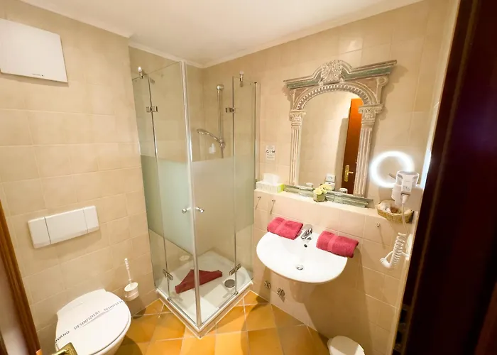 Gropius Szálloda 4*